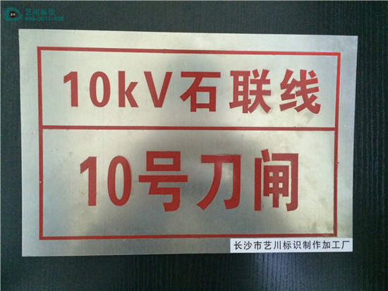 �O����R��